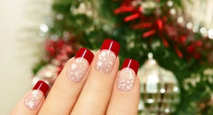 Adelántate a la Navidad con la elegante nail art inspirada en la manicura francesa