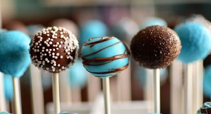 Sorprende a tu familia y amigos con esta fabulosa receta de cake pops de oreo