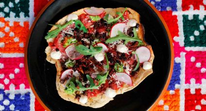 De manera sencilla y en minutos, disfruta de un típico plato como la tlayuda