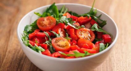 Cena ligero, anímate a degustar esta fresca ensalada con tomate cherry