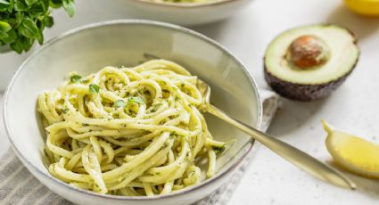 Prepara esta exquisita pasta con crema de aguacate y deleita a los tuyos