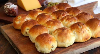 De forma sencilla y rápida, sorprende a los tuyos con esta receta de pan de queso y ajo