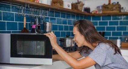 Limpiar el microondas nunca fue tan fácil: tips con limón que debes conocer