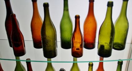 DIY con estilo: muebles fantásticos hechos con botellas de vidrio recicladas