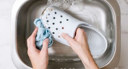 Cuida tus CROCS: paso a paso para limpiarlas y renovar su aspecto