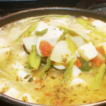 Caldo de queso: una receta rápida de 5 ingredientes para los días más fresquitos