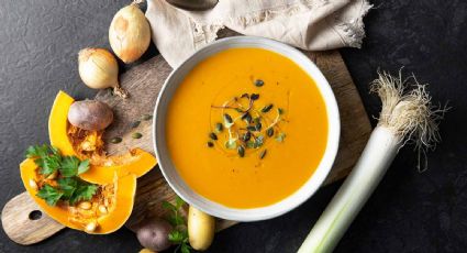 La mejor receta que he probado de crema de flor de calabaza: una textura ligera y llena de sabor