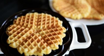 Wafles de arroz en 15 minutos: la receta para aprovechar el arroz de ayer sin TACC