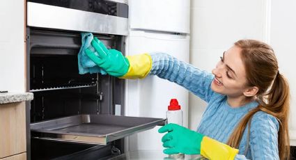 Consejos para un horno impecable: cómo limpiar la bandeja correctamente