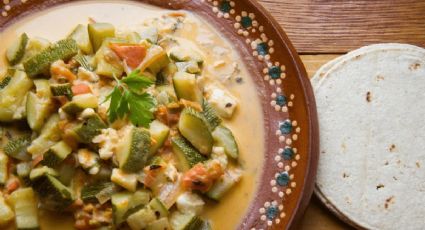 Receta casera: calabacitas a la mexicana con toque de crema y queso