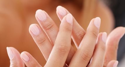 Minimalismo chic: cómo incorporar las 'soap nails' en tu estilo de nail art