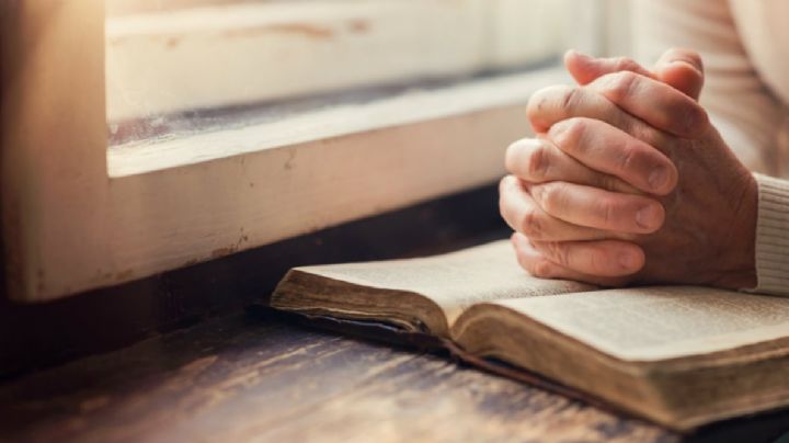 Sanando corazones con la palabra: oraciones reconfortantes de la Biblia para superar el dolor