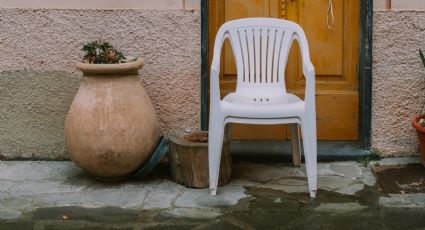 Recupera la blancura de tus sillas de plástico con estos trucos de limpieza