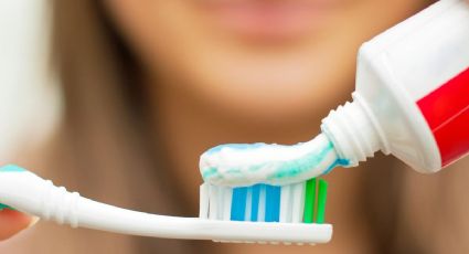 Descubre 9 formas sorprendentes de utilizar la pasta de dientes en tus trucos de limpieza