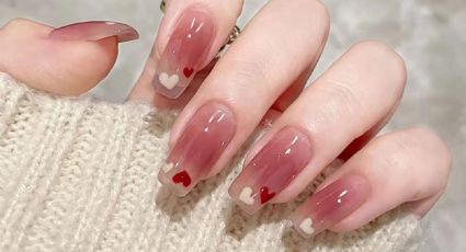 Uñas de cristal: la tendencia de nail art que reina en 2024 por su elegancia