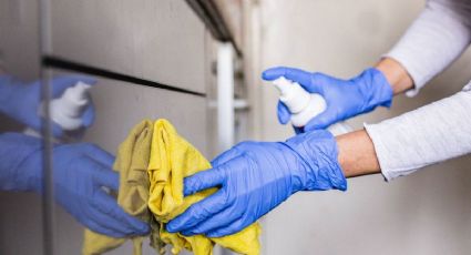 Truco casero de la abuela para limpiar la grasa de los muebles de la cocina