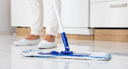 Truco de limpieza: logra un brillo impecable en el piso de tu cocina con esta mezcla secreta