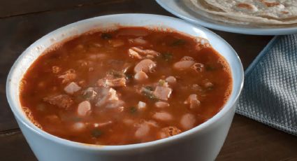 Frijoles con salchicha: una receta sencilla y económica para un almuerzo rápido