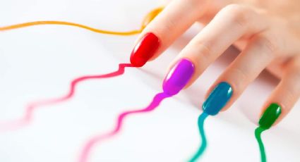 Nail Art minimalista: líneas y colores suaves para un look sofisticado