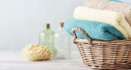 Deja de botar las toallas viejas: así de simple puedes hacer un tapete para salir de la ducha