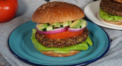 Hamburguesa vegana de frijoles negros: una receta fácil y llena de sabor