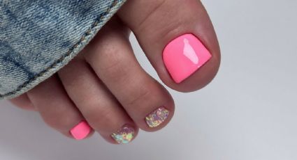 Haz que tus pies brillen este verano con un nail art creativo