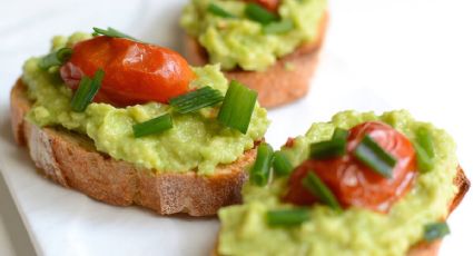 Sabor y nutrición en cada bocado: receta de bruschetta con aguacate y lentejas