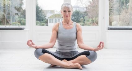 Conoce lo que pueden hacer por tus huesos estas tres posturas de yoga ideales para mujeres +50