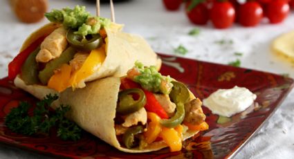 La receta mexicanísima que se hace en menos de media hora: prepara fajitas de pollo y verduras