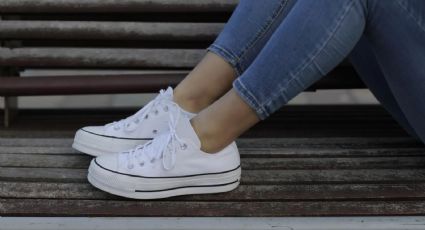 Este año los tenis blancos siguen en tendencia: así los llevan con vestidos y jeans las que saben de moda