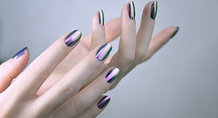 Llega con fuerza la tendencia de Nail Art para el verano 2024: las uñas cromadas que lucen de fiesta