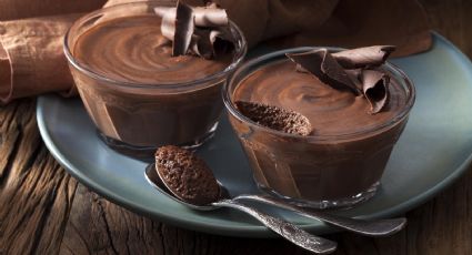 No lleva huevos y es la receta más esponjosa de mousse de chocolate para una tarde de calor