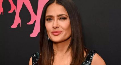 El look de Salma Hayek con falda de terciopelo que será tendencia esta temporada