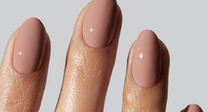 Transforma tus uñas en color nude con el toque chic de esta temporada