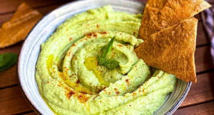 Solo necesitas un aguacate maduro y una licuadora para preparar este hummus de infarto