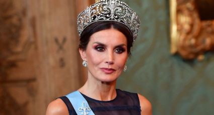 Sin salir de casa y con 5 minutos al día: la rutina simple de ejercicios de la Reina Letizia