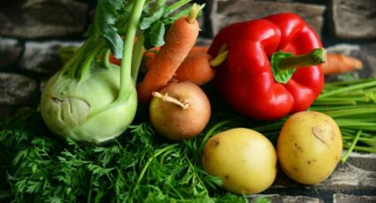 Con botellas de plástico haz esta práctica cápsula para conservar frutas y verduras DIY por semanas