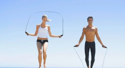 Más fácil que correr y lo puedes hacer en casa: el ejercicio recomendado por expertos en fitness