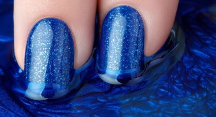 Resalta la elegancia de tus manos este verano con los diseños de Nail Art que apuestan al azul peltre