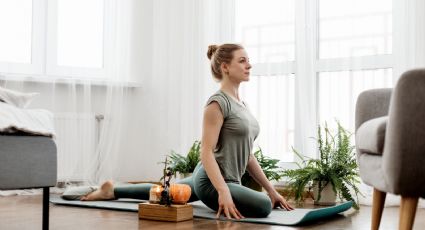 Combate la flacidez de los brazos con la postura de yoga que puedes hacer en casa fácilmente