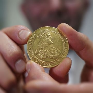 Las valiosas 'Peluconas': monedas de oro mexicanas del siglo XVIII que valen millones de pesos