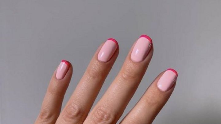 Estos diseños de uñas francesas rosas son todo lo que está bien: elegantes, cómodas, sutiles