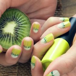 Si todavía no te animaste a las uñas afrutadas, queda verano: las tendencias de Nail Art para agosto