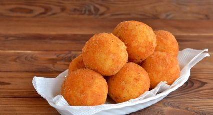 Si quieres unas croquetas de queso crocantes por fuera y suaves por dentro esta es la receta ideal