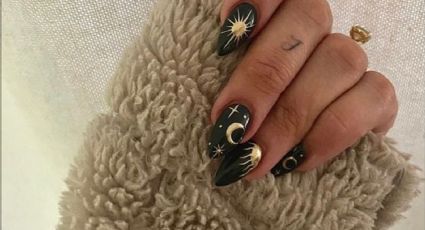 Las tendencias astrales forman parte de los diseños de Nail Art perfectos para uñas acrílicas