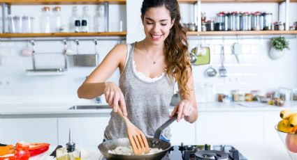 Si buscas un postre fácil de preparar y de textura esponjosa, la nube de queso es la receta mágica