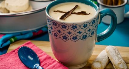 La receta del más suavecito atole de mazapán para acompañar los tamales