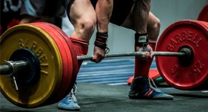 Expertos en fitness detallan lo que ocurre en tu cuerpo si haces ejercicios de pesas todos los días