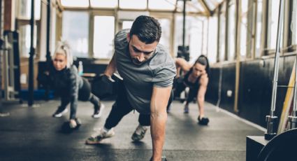 Regálate 30 minutos al día para tonificar el cuerpo: una rutina fitness para hacer en casa