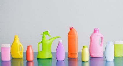 He visto muchas macetas con material de reciclaje: estas con envases de detergentes son mis favoritas